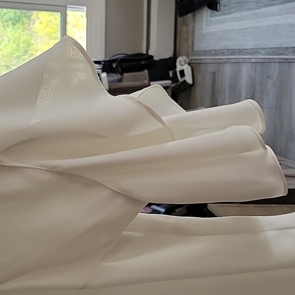 Cabi Flutter Sleeve Blouse Lg - Picture 2 of 5